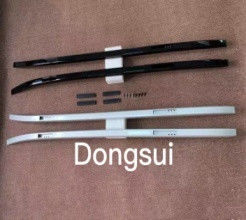 簡単 に 荷物 を 積んで 荷物 を 卸す ため の 便利 で 実用 的 な 車 の 屋根 棚