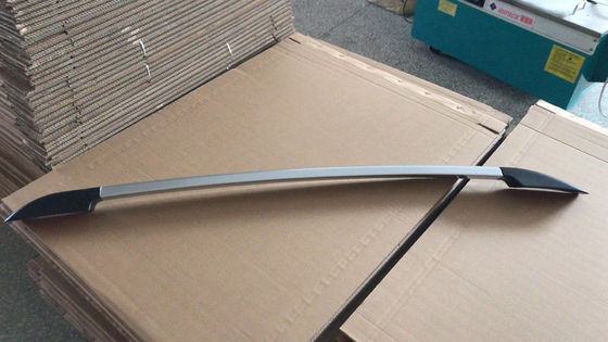 簡単 に 荷物 を 積んで 荷物 を 卸す ため の 便利 で 実用 的 な 車 の 屋根 棚