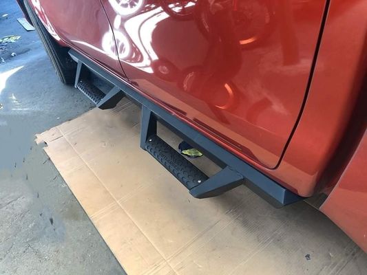 OEMの製造業者の卸売は注文の踏板、Hilux LC NP300 Isuzuトリトンのためのトラックのステップ棒に金属をかぶせる