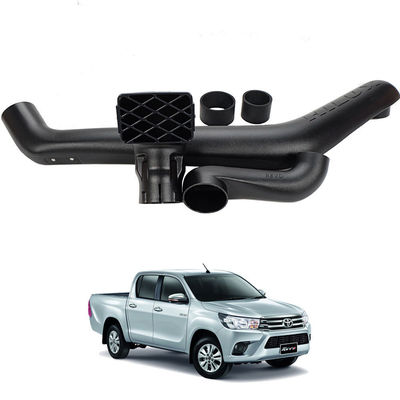 黒いTayota Hilux Revo 4x4のABS小型トラックのスノーケル