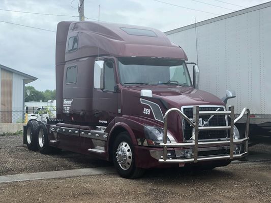 Dongsui工場製のタフな新型オリジナル価格セミトラックバンパー、Freightliner Cascadia、For Volvo、International Prostar、Kenworth、Peterbilt、Mack Pinnacle用鹿ガード