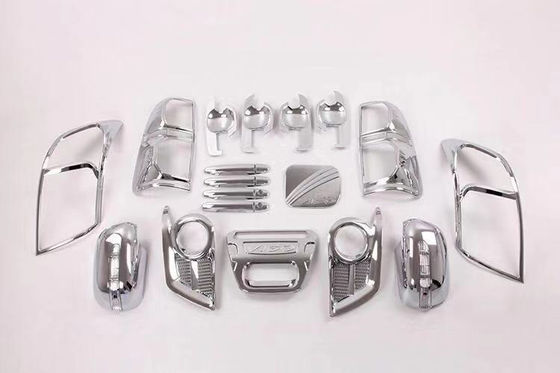 トヨタ・ハイラックス ビゴ2005+ 2012+車のChromeのキット4X4の付属品0.02 CBM