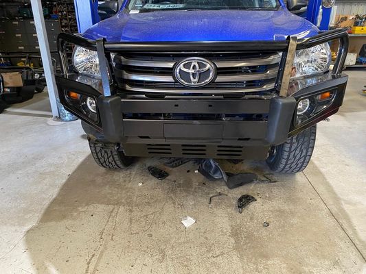 OEMの製造業者の卸し売り粉はトヨタ・ハイラックスRevoビゴ日産・フロンティアNp300 D40のための前部Bull鋼鉄棒に塗った